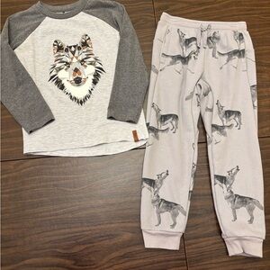 Gray and White Wolf Print Outfit